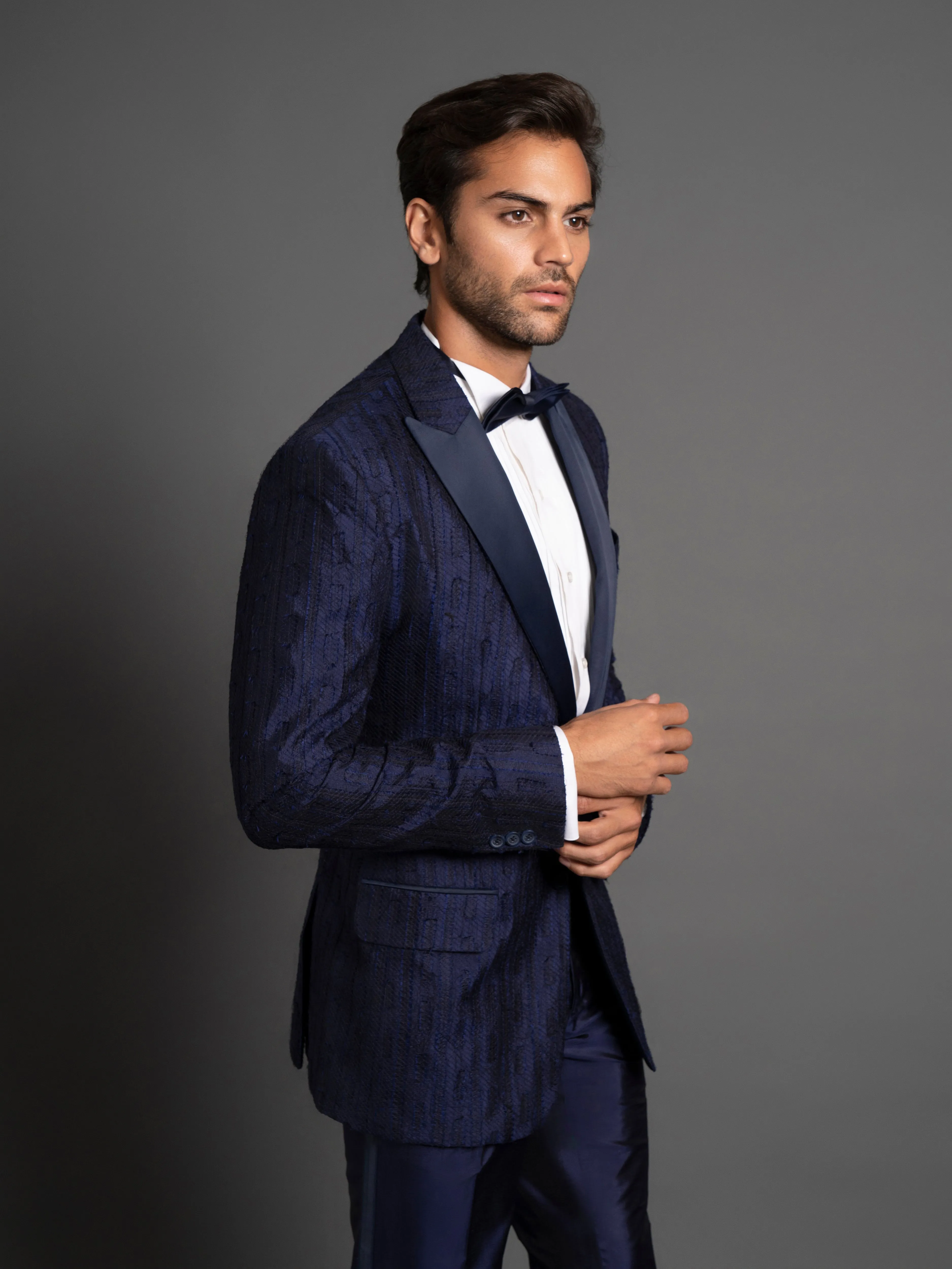 PEAK LAPEL DINNER JACKET